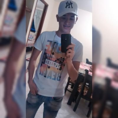 Profile Picture of Andres David (@NguynPhcBoTri1) on Twitter