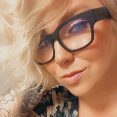 Profile Picture of Shelley Dee (@shelleydeedee) on Twitter