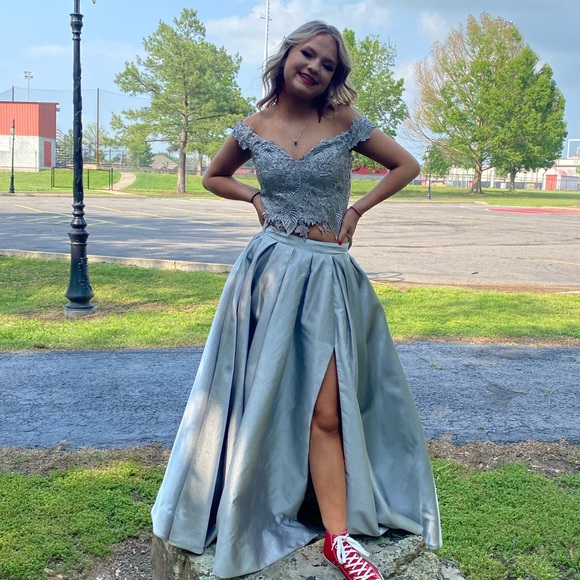 Profile Picture of Chloe Bloxham (@chloebloxham) on Poshmark