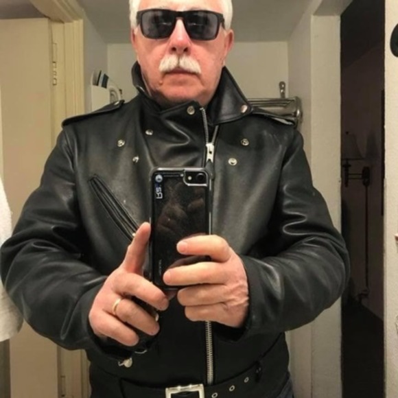 Profile Picture of Robert Dillenback (@rgd426) on Poshmark