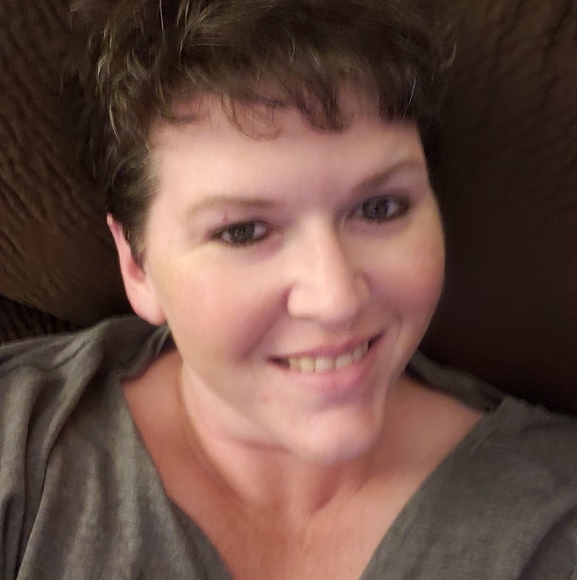 Profile Picture of Andrea Seavey graulich (@amgraulich) on Poshmark