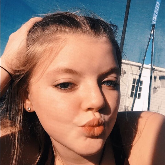 Profile Picture of Shy Nofsinger (@shy1127) on Poshmark