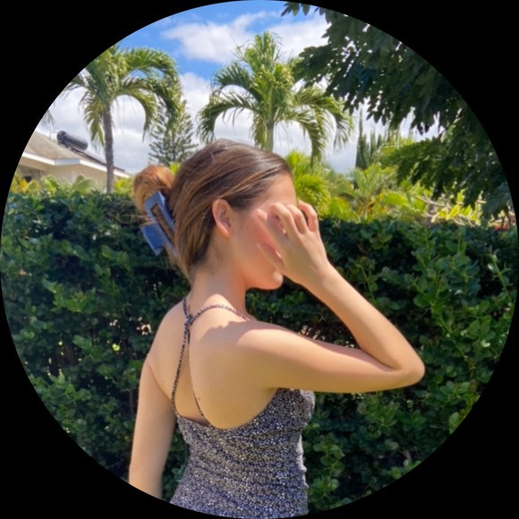 Profile Picture of Makena Gulnac (@makenagg) on Poshmark