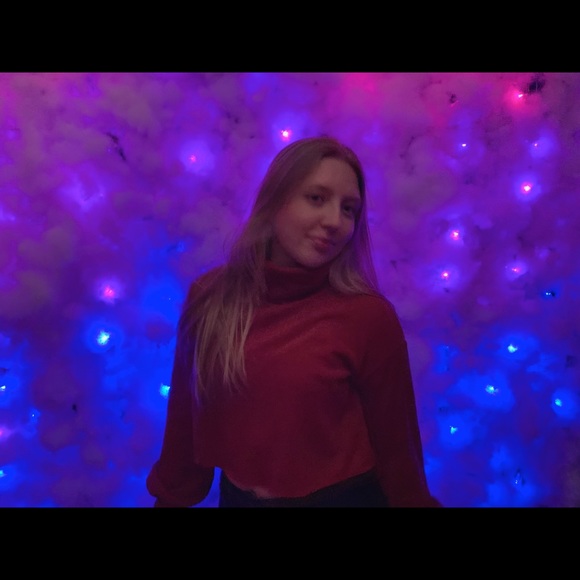 Profile Picture of Katelyn Howell (@katelynh846) on Poshmark