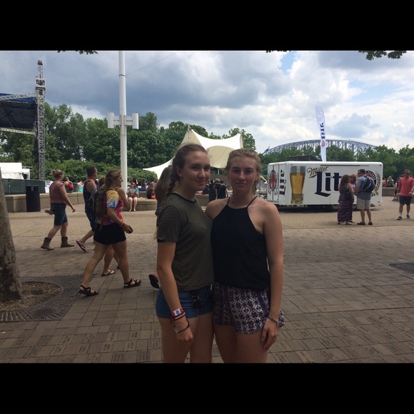 Profile Picture of Zanna Biales (@zdbiales) on Poshmark