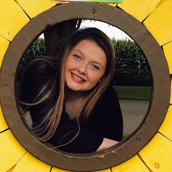 Profile Picture of Corrina Hansen (@hockey17) on Poshmark