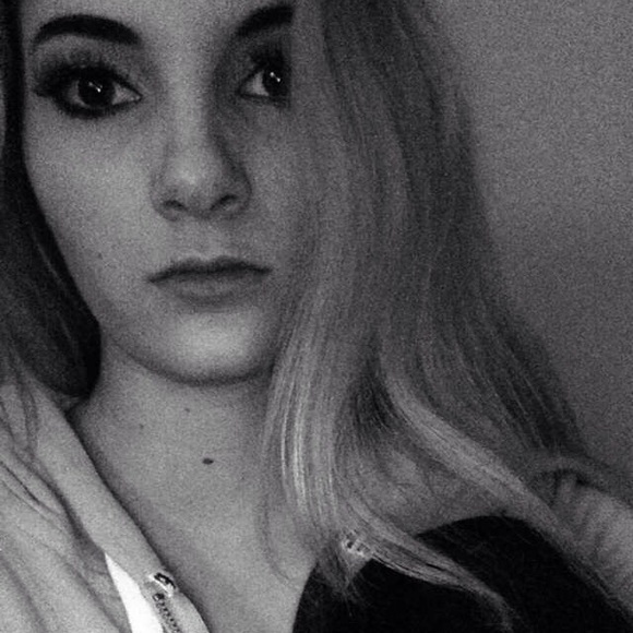 Profile Picture of Kayla Pearce (@blondeyykay) on Poshmark
