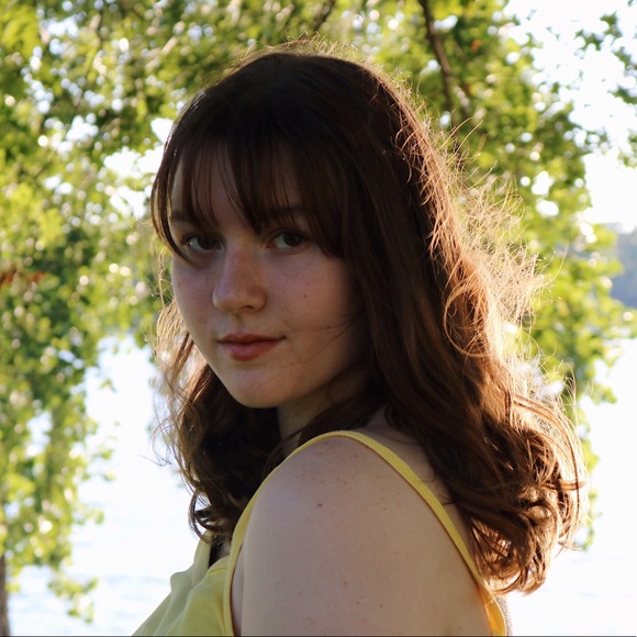 Profile Picture of Elizabeth Jestrab (@ejestrab) on Poshmark