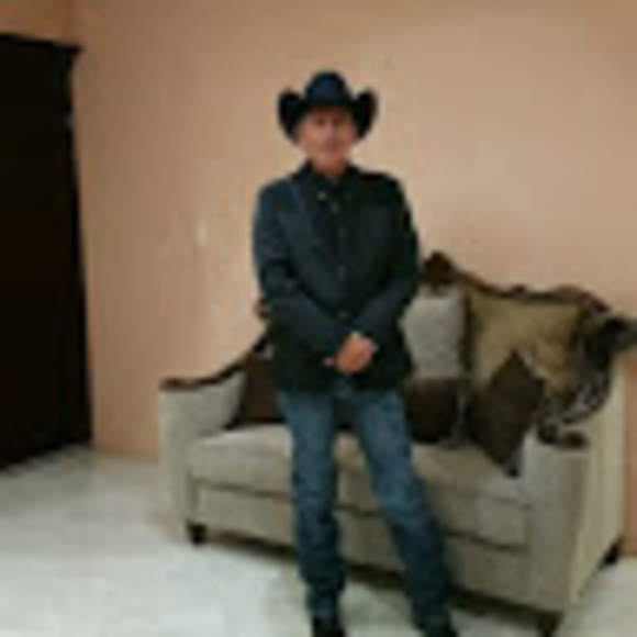 Profile Picture of Fernando Pando (@ferpando22) on Poshmark