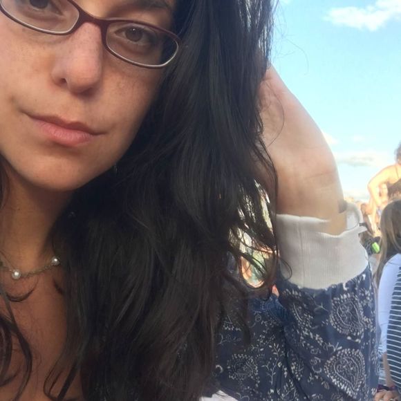 Profile Picture of Lisa Pilchman (@onmyzephyr) on Poshmark