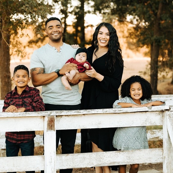 Profile Picture of Viviana Nevarez (@nevarez_viv) on Poshmark