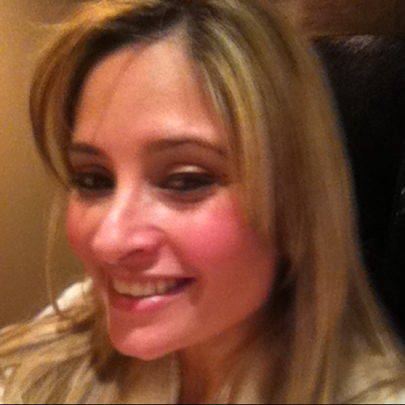 Profile Picture of Karine Bicalho (@kbicalho) on Poshmark