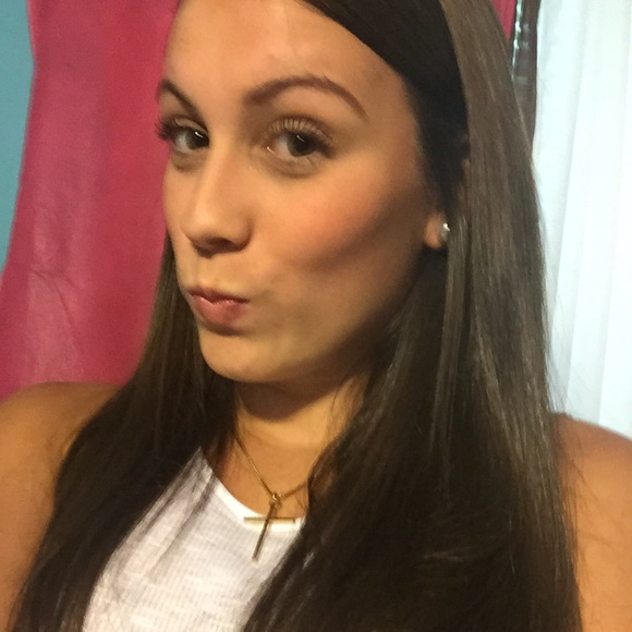 Profile Picture of Amanda Chafee (@amanda_chafee) on Poshmark