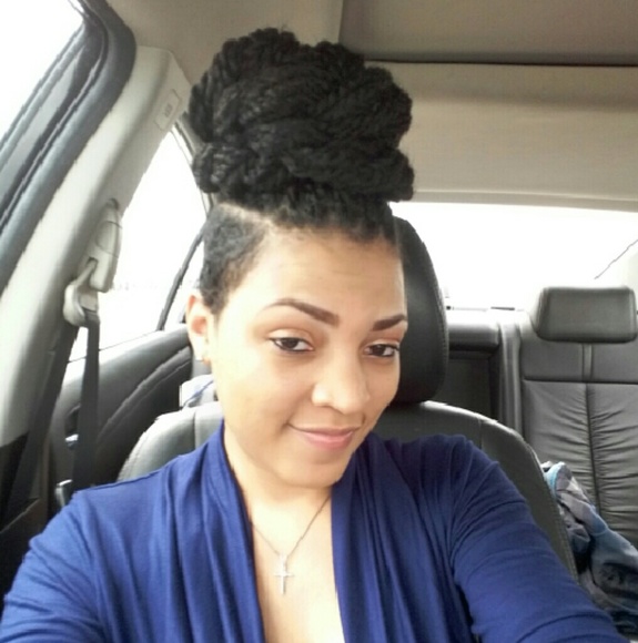 Profile Picture of Shayla Edwards (@10181987) on Poshmark