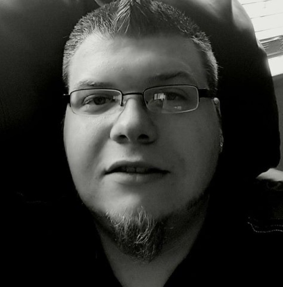 Scott York - Poshmark Profile Picture of Scott York (@york1990) on Poshmark