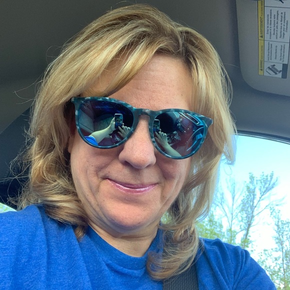 Profile Picture of Cynthia Outtrim pape (@cynthia4455) on Poshmark