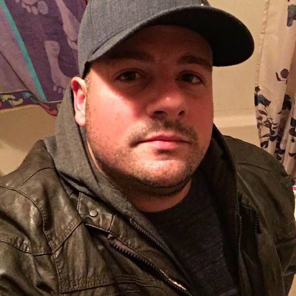 Profile Picture of Joe Barros (@joebean889) on Poshmark