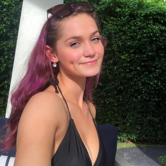 Profile Picture of Ally Jovanovski (@allyjovanovski_) on Poshmark