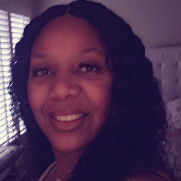 Profile Picture of Lashanda Wright (@llwright100) on Poshmark