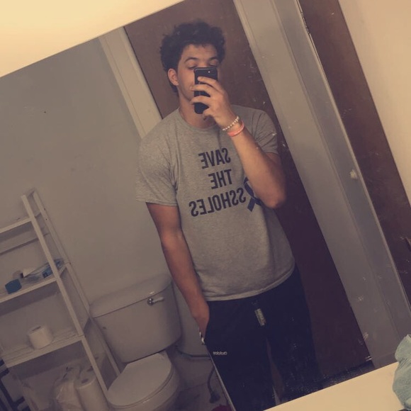 Profile Picture of Justin Tuller (@justintuller) on Poshmark