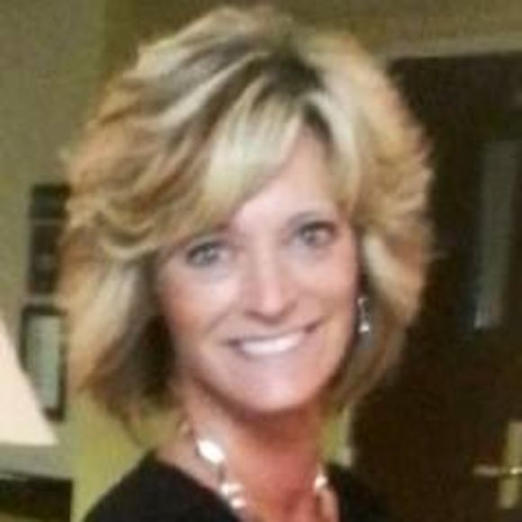 Profile Picture of Lisa Mickel (@ldm00866) on Poshmark