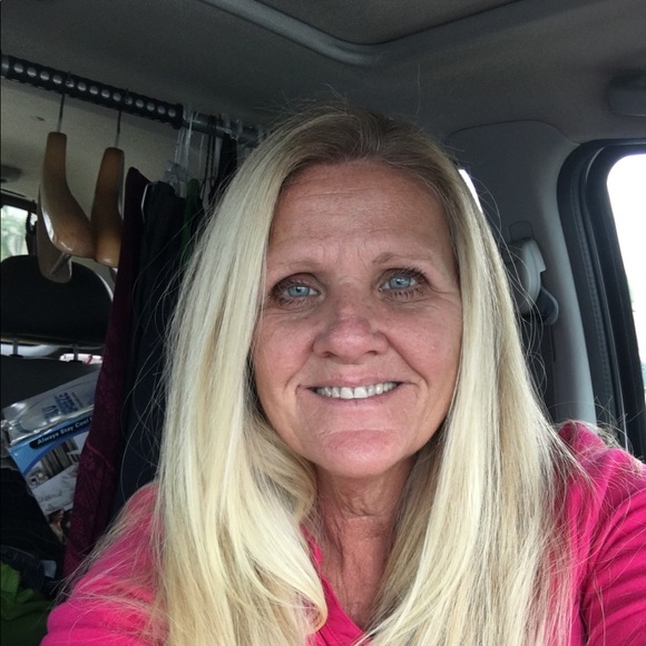 Profile Picture of Phyllis Murray (@bostonblondeone) on Poshmark