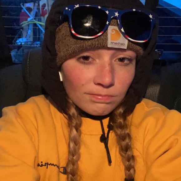 Danica Tomson - Poshmark Profile Picture of Danica Tomson (@danicatomson) on Poshmark