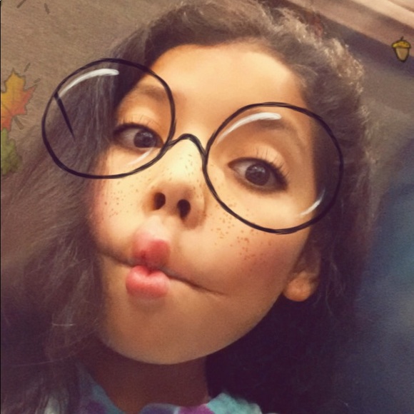 Lea Hernandez - Poshmark Profile Picture of Lea Hernandez (@leaamiral17) on Poshmark