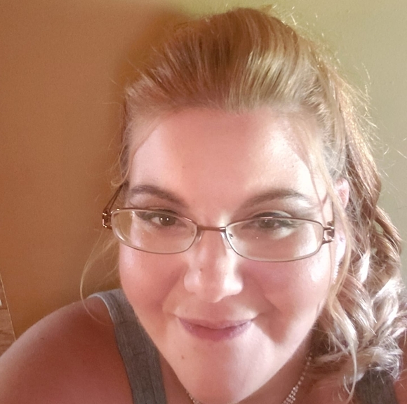 Profile Picture of Allison Mancini (@bigredfuzzynuts) on Poshmark