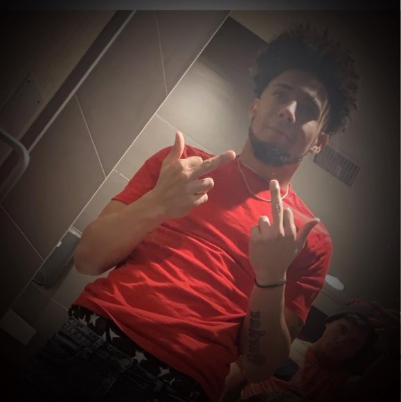 Profile Picture of Quincy Dardar (@dardarquincy) on Poshmark