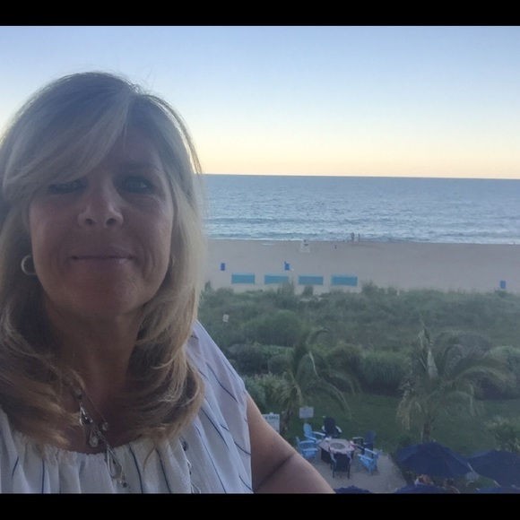 Profile Picture of Grace Santorelli (@gracesantorelli) on Poshmark