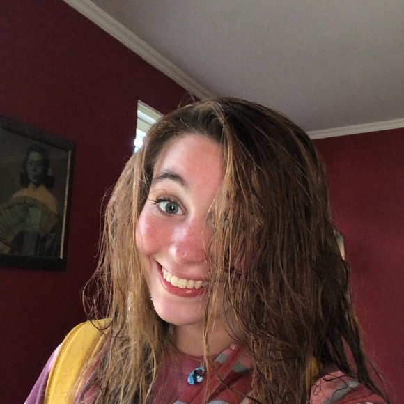 Profile Picture of Izzy Gehring (@izzygehring) on Poshmark