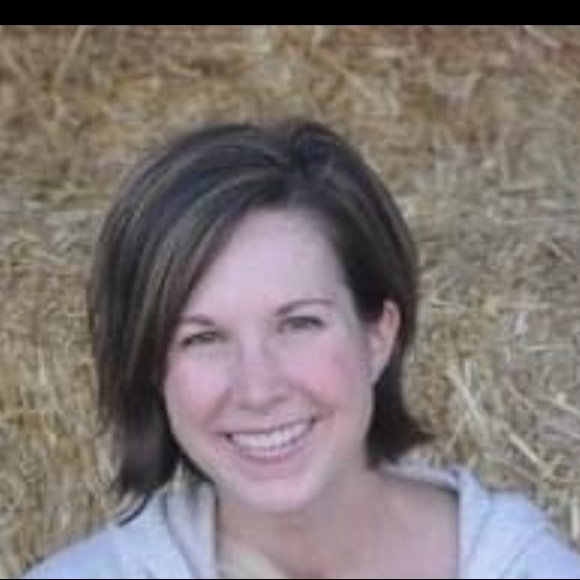 Profile Picture of Jennifer Beardslee (@jbeards) on Poshmark