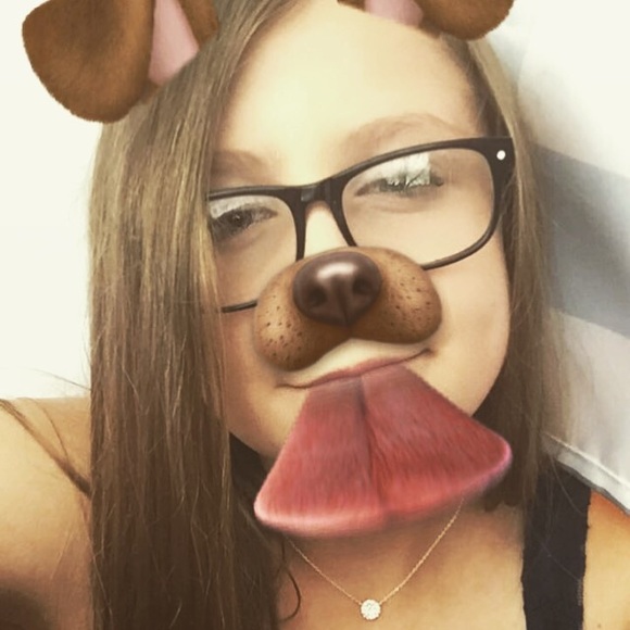 Profile Picture of Alice Stern (@alpal151) on Poshmark