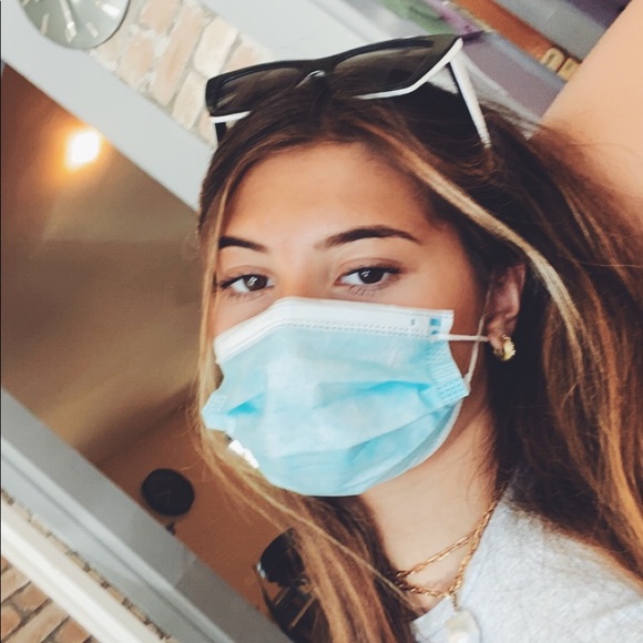 Profile Picture of Phay Panagiotidis (@phaypann) on Poshmark