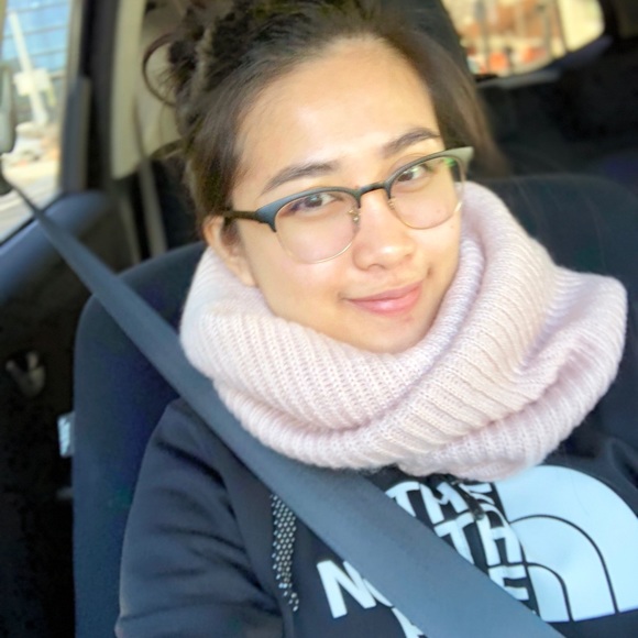 Profile Picture of Alexandra Perfecto (@alexandraclang) on Poshmark