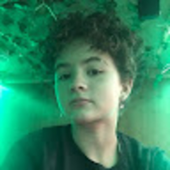 Profile Picture of Leah Blalock (@leahbblalock) on Poshmark