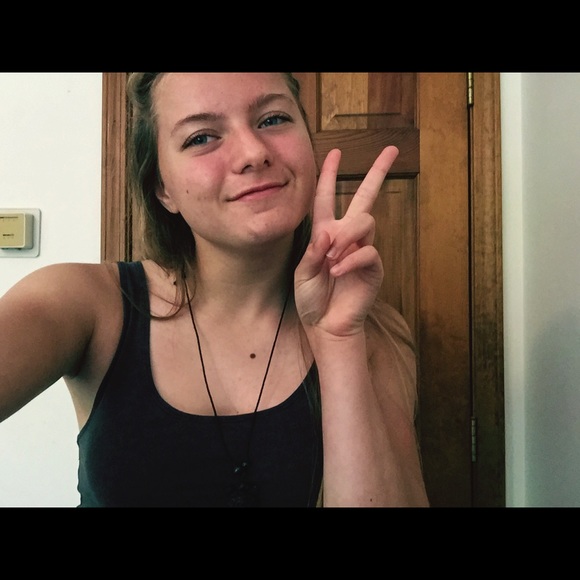 Profile Picture of Isobel Scheffey (@i_scheffey) on Poshmark