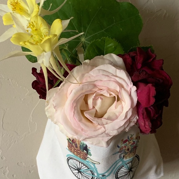 Profile Picture of Kathy Hilding (@kathildi9) on Poshmark