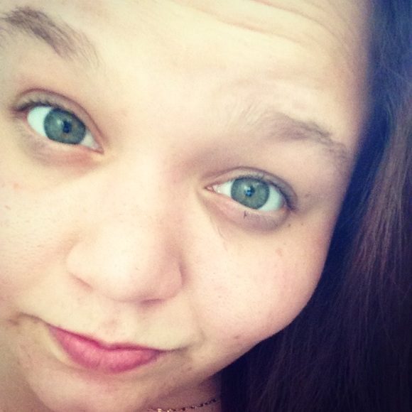 Profile Picture of Heather Hobbs (@hobbsbby) on Poshmark