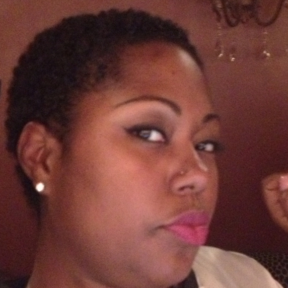 Profile Picture of Devonna Cayson (@vonna212) on Poshmark