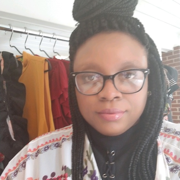 Profile Picture of Stephanie Mack (@tickleme37) on Poshmark