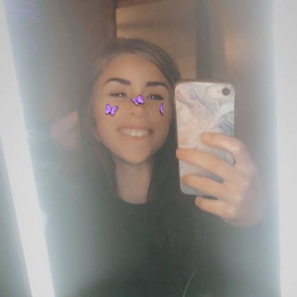 Sydney Ridenour - Poshmark Profile Picture of Sydney Ridenour (@ridenoursydney) on Poshmark