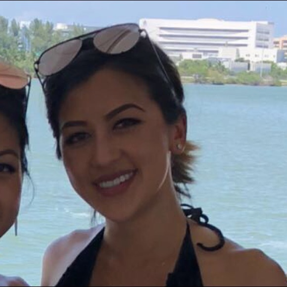 Profile Picture of Jacky Nguyen (@jacquelinetn9) on Poshmark