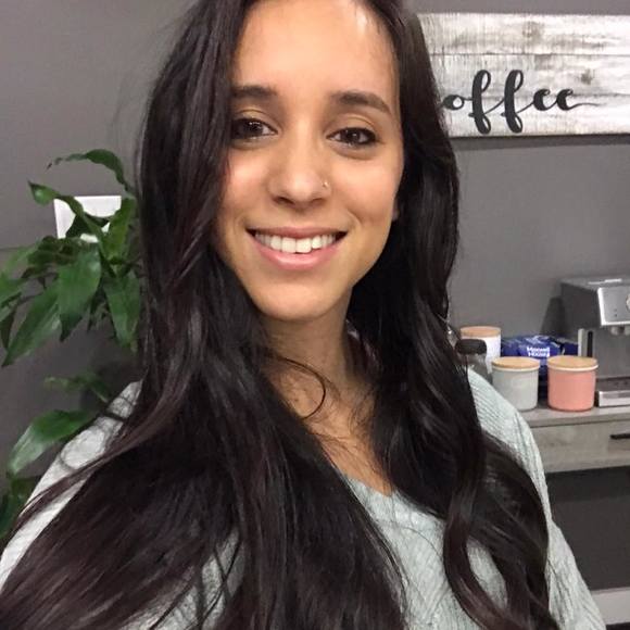 Profile Picture of Simonne Duguay (@simonne_duguay) on Poshmark