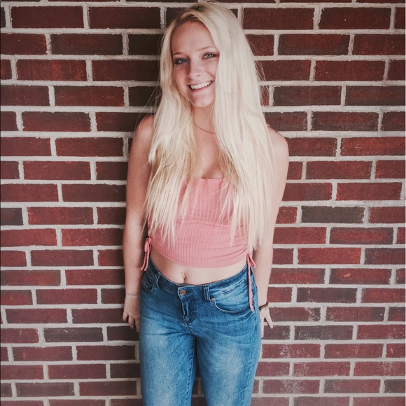 Profile Picture of Kellyn Puchalski (@kellynpuc) on Poshmark