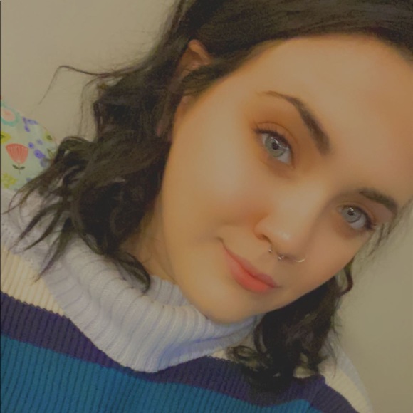 Profile Picture of Melissa Roussel (@melly7991) on Poshmark