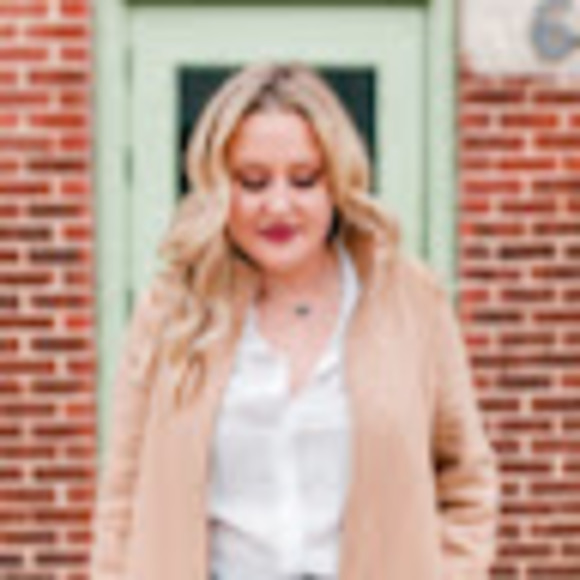 Profile Picture of Sydney Lemperle (@teebo95sl) on Poshmark