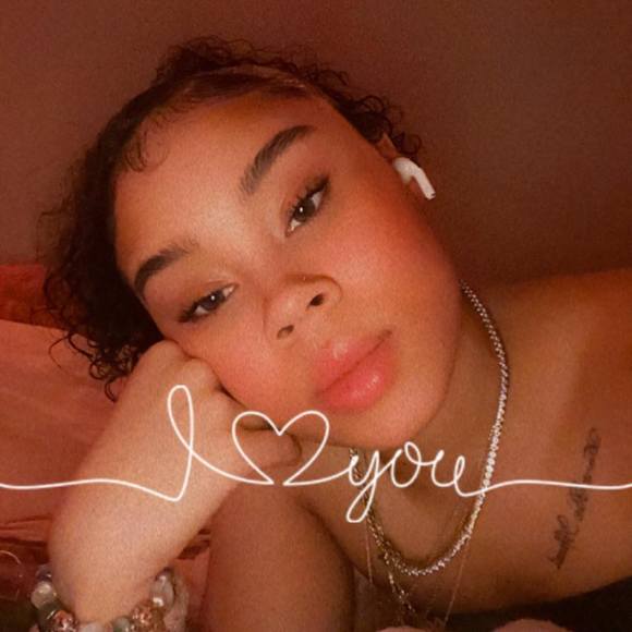 Profile Picture of Jaime Jeffries (@jaimejeffries) on Poshmark