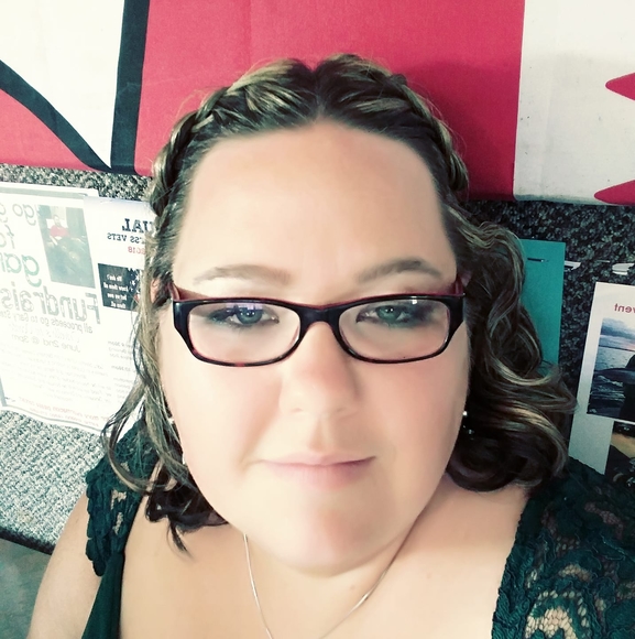 Profile Picture of Christina Zorn (@stinaz2012) on Poshmark